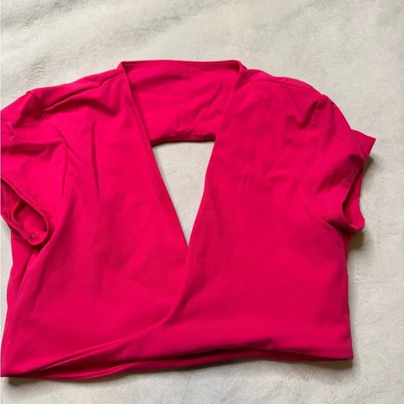 Oner Active UNIFIED TWIST FRONT SHORT SLEEVE CROP TOP - Picture 3 of 5